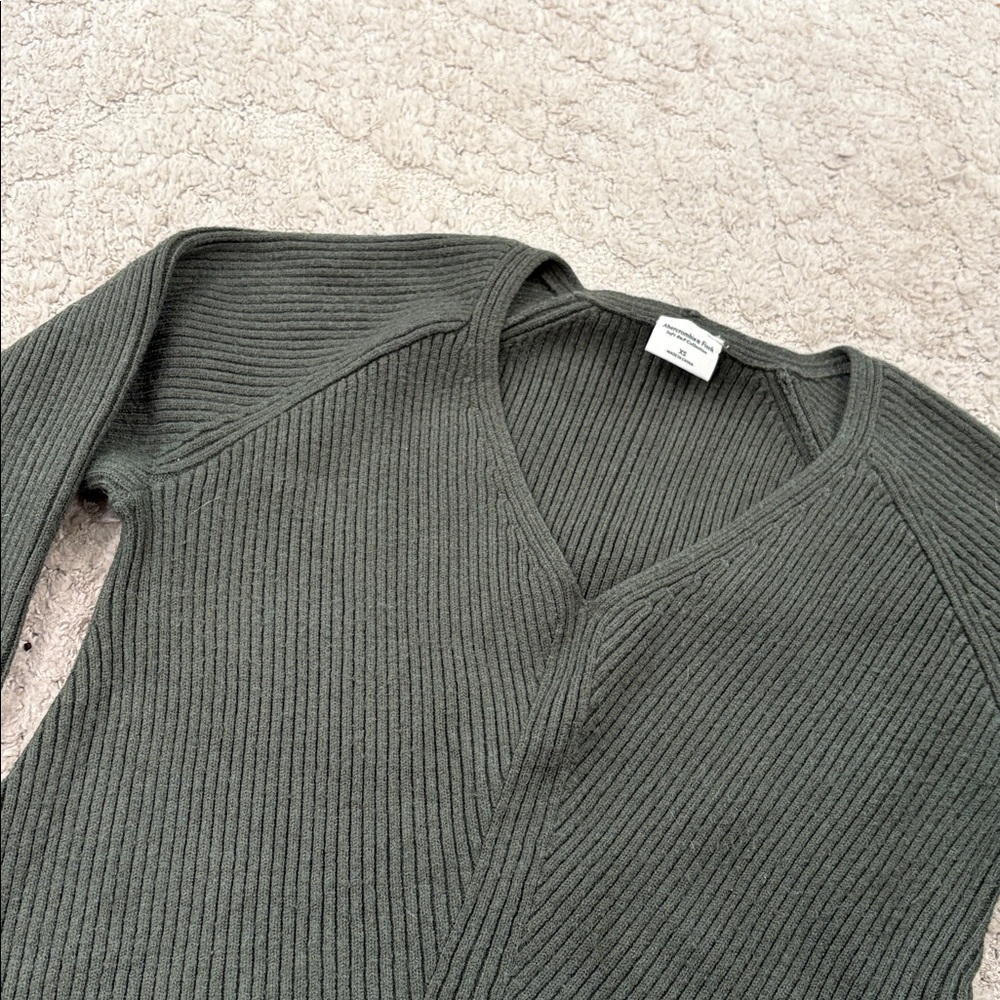 Women's Green V-Neck Sweater - Picture 2 of 3